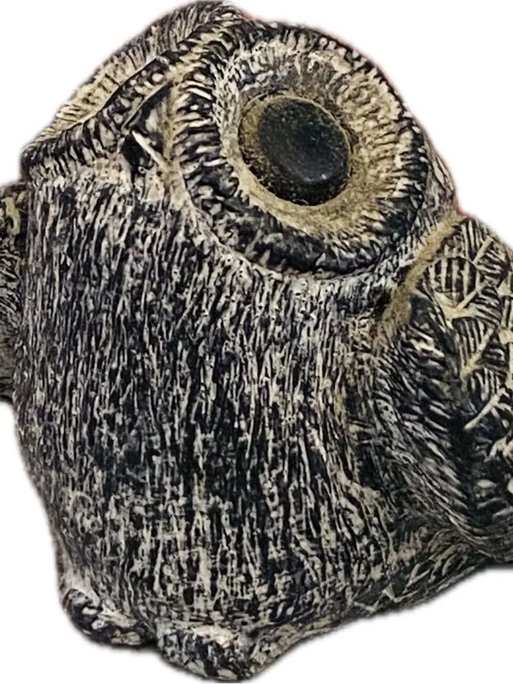 Wolf originals Stone-Look Owl & Beaver Decorative Figurines in Dark Gray - Picture 9 of 13